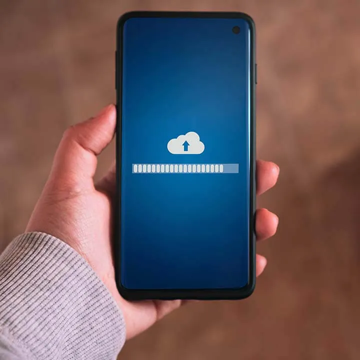 Mantén actualizado el sistema de tu estación de trabajo o dispositivo Móvil